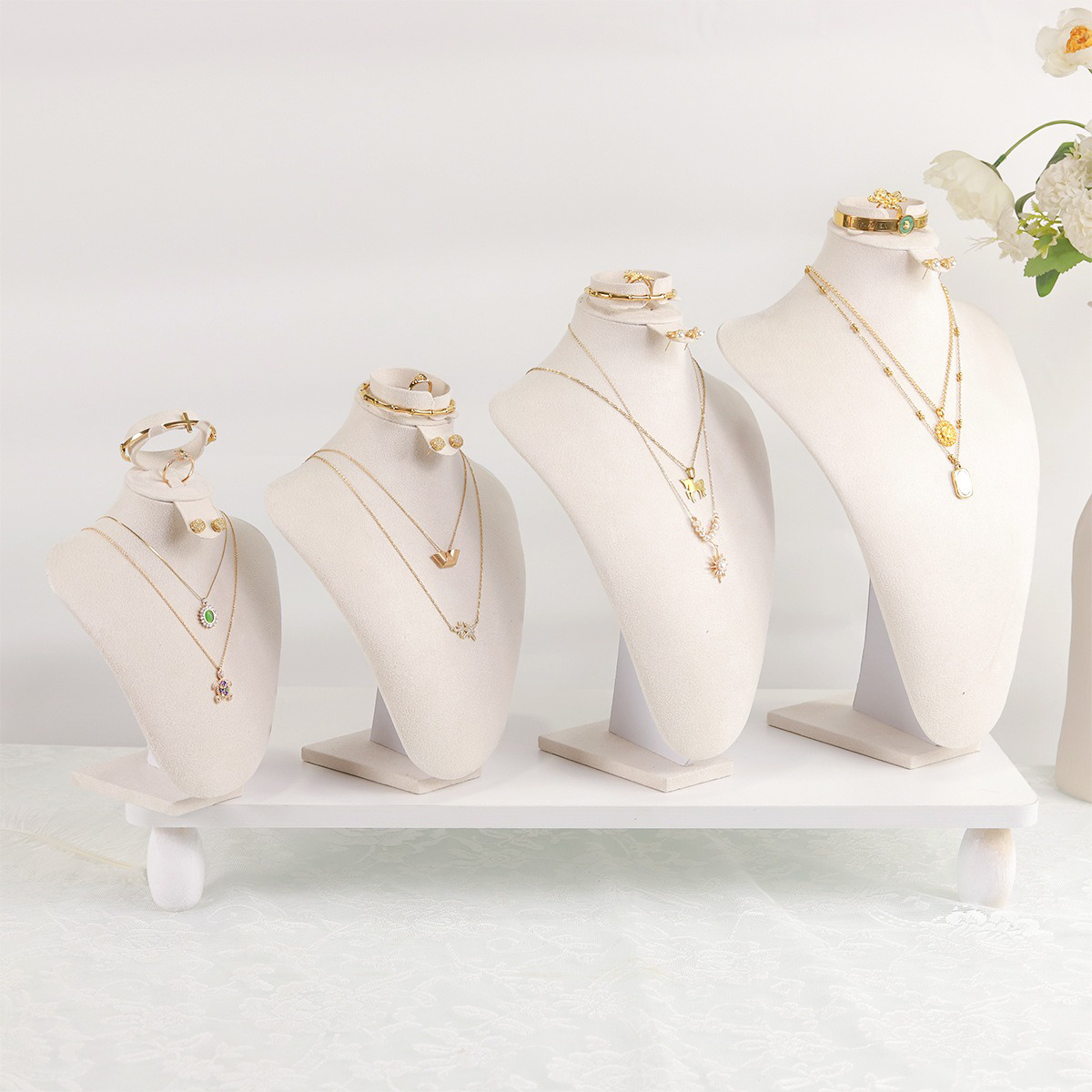 Body Jewelry Display Case - Bustes d'exposition de bijoux en velours